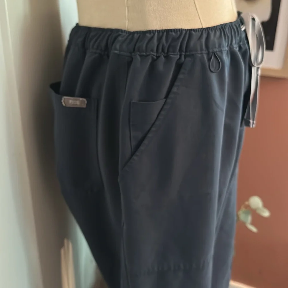 FIGS Cairo cargo Men's Navy blue zipper button drawcord pockets M joggers Pants